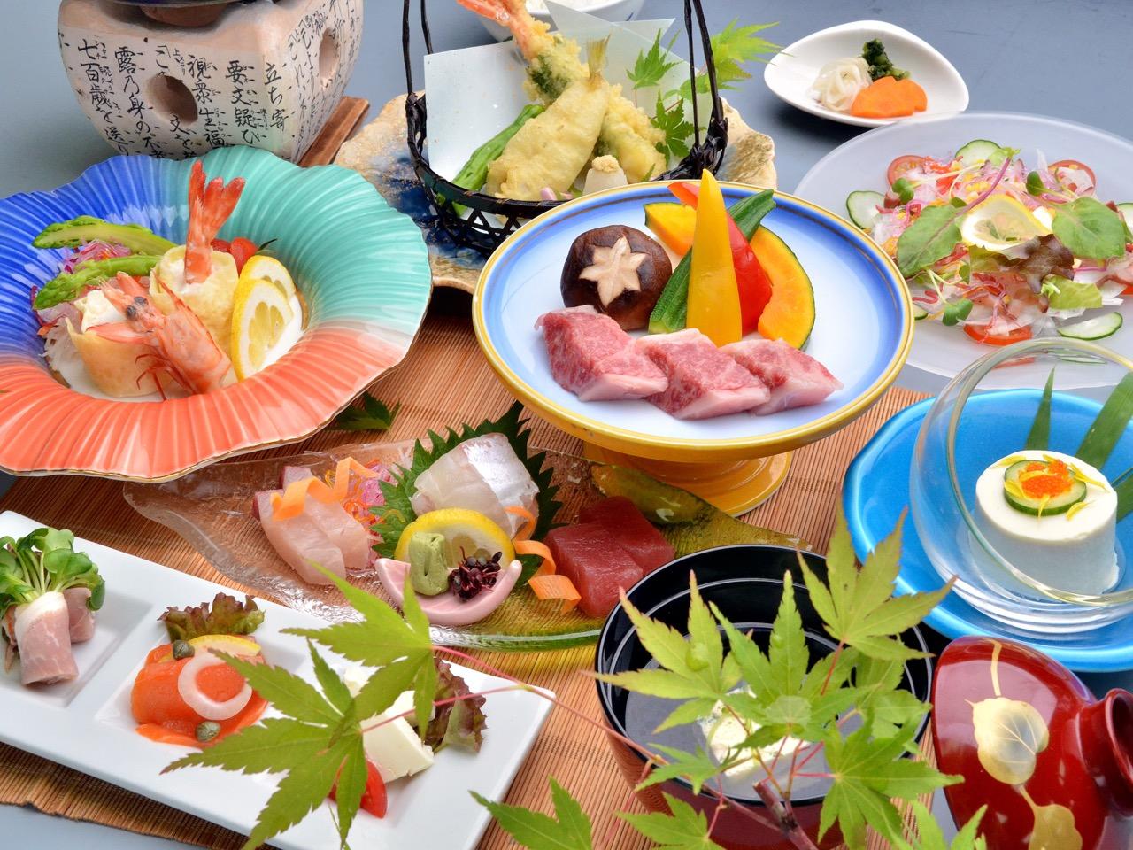 温泉旅行で味わう食事のイメージ